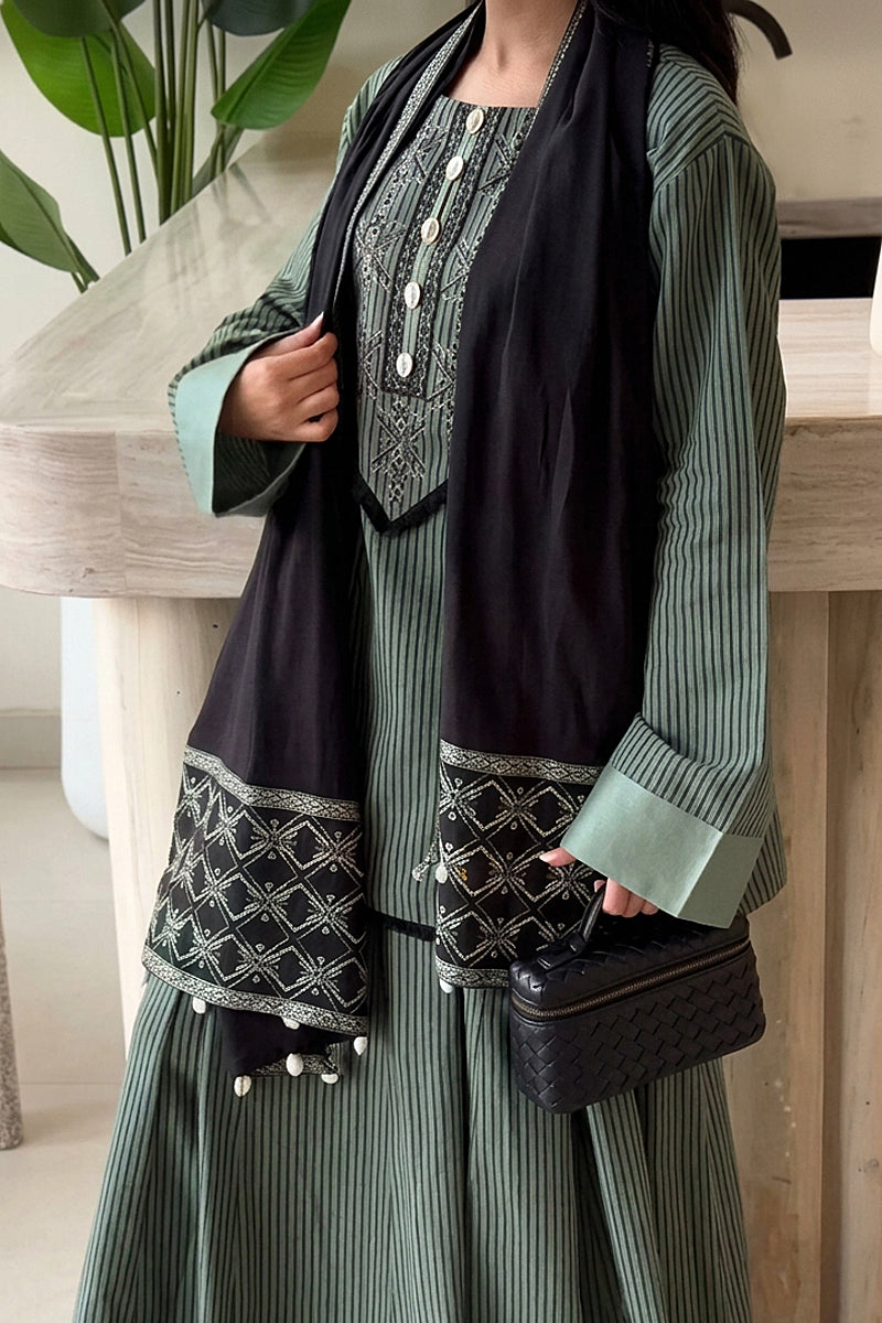 'Bahar' Embroidered Set