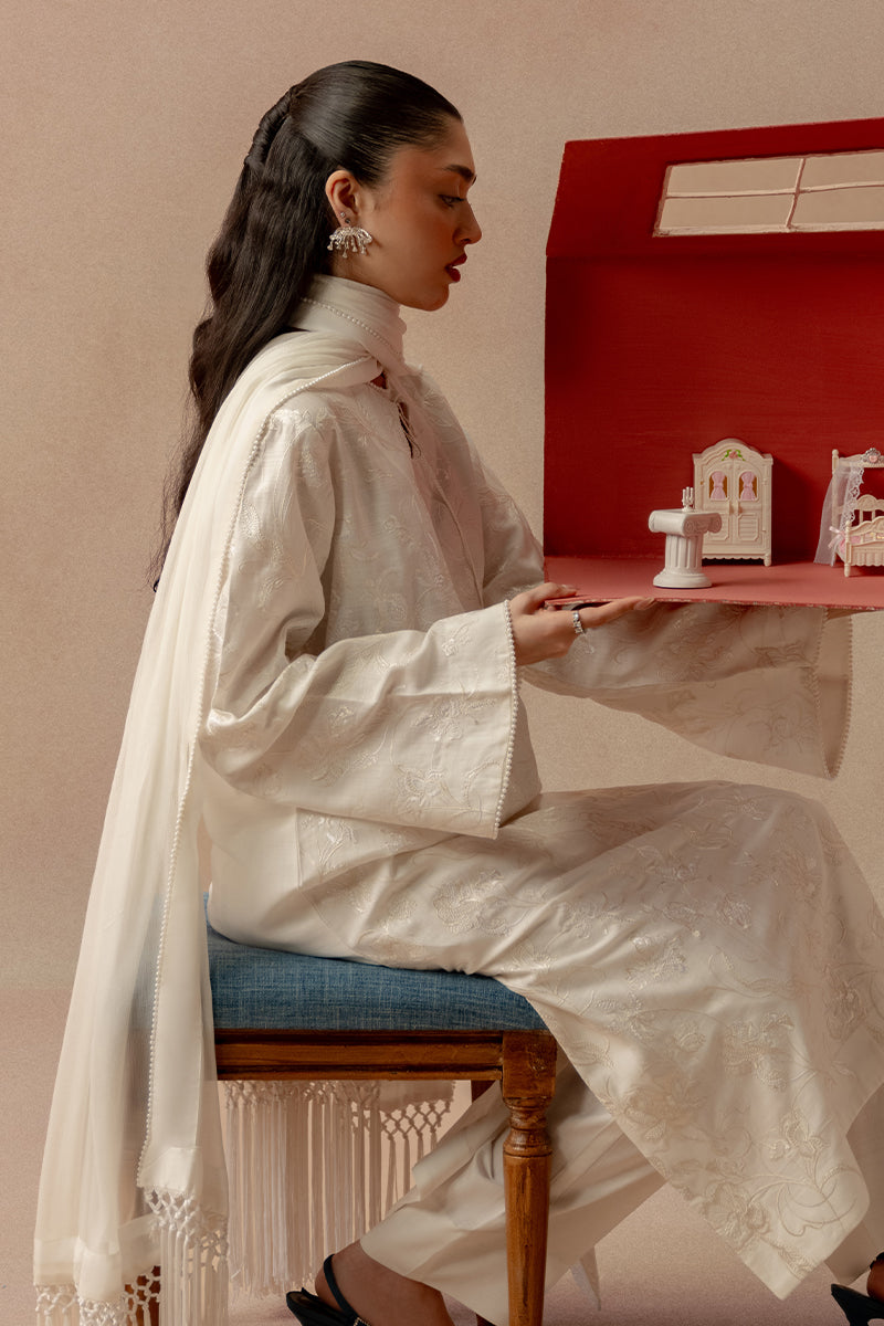 'Yasmin' Embroidered Set
