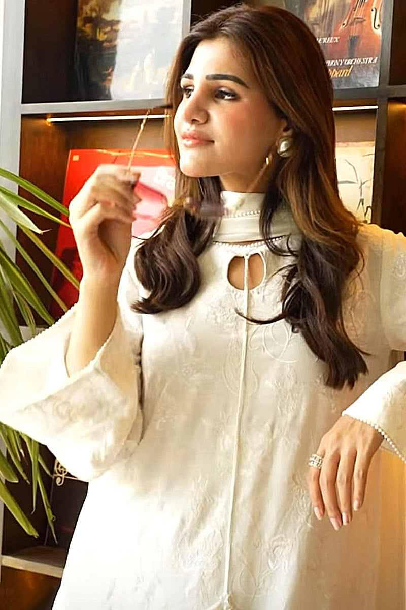 'Yasmin' Embroidered Set